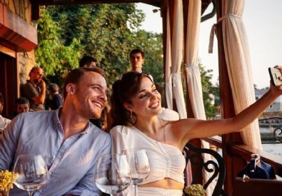 Kerem Bürsin aşk iddialarına yanıt verdi...