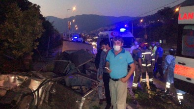 Otomobil İkiye Bölündü...Can Pazarında 2'Si Ağır 5 Yaralı