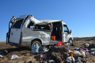 Şanlıurfa'da Tarım İşçilerini Taşıyan Minibüs Takla Attı Açıklaması 1 Ölü, 25 Yaralı