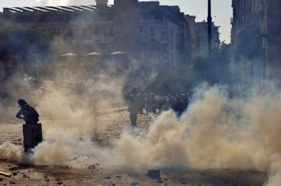 Beyrut'taki protestolar sırasında 1 polis öldü, yaralı sayısı 238'e yükseldi