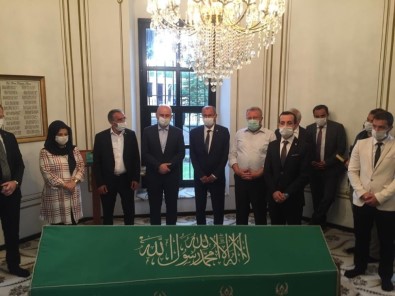 Ulaştırma Ve Altyapı Bakanı Karaismailoğlu, Hayme Ana'nın Türbesini Ziyaret Etti