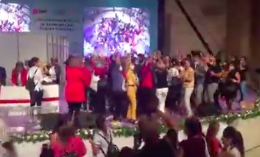 CHP Kadın Kurultayı'nda Cav Bella partisi!