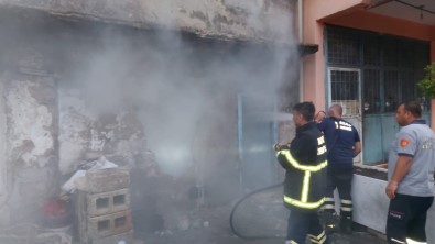 Hatay'da Bir Evin Odunluğu Yandı