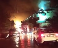 İzmir'de Yıldırım Düşen Evde Yangın Çıktı Haberi