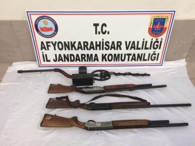 Evinin Bahçesine Kenevir Ekip Esrar İmal Etti