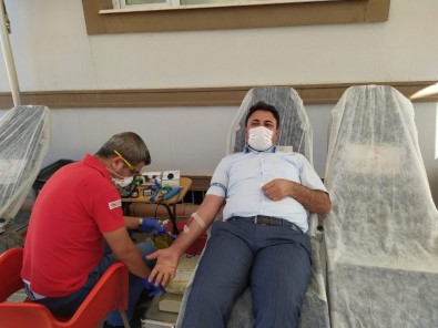 Cengiz'den Kan Bağışına Destek