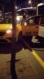 Direksiyon Hakimiyetini Kaybeden Taksi Sürücüsü Duvara Çarparak Durabildi  Açıklaması 1 Yaralı
