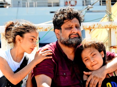 Ölümden Kurtarılan 157 Göçmen Çeşme'ye Getirildi