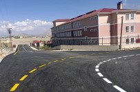 Van Büyükşehir, Gürpınar'da 13,5 Kilometrelik Yolu Asfaltlıyor Haberi