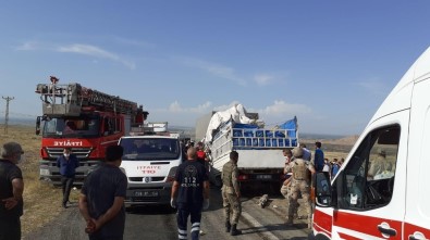 Iğdır'da Zincirleme Trafik Kazası Açıklaması 3 Yaralı