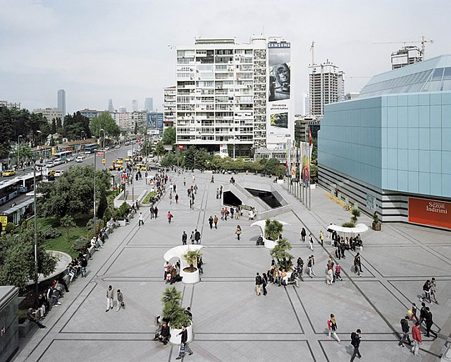 Şişli'deki AVM'de yangın çıktı!