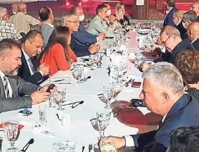 Testleri pozitif çıkan Öztrak, 'Bende virüs olabilir' dedi ama maske takmadı...