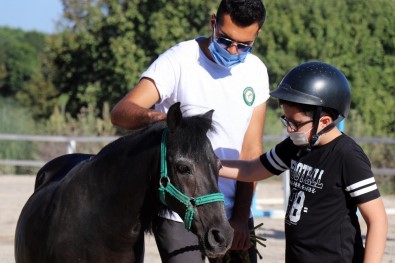 Ücretsiz Hippoterapi Eğitimiyle Çocukların Gelişimine Katkı Sağlıyor