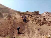 Başkale'de Göçük Altına Kalan İşçi Kurtarıldı