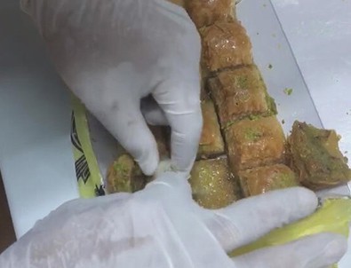 Baklava arasından uyuşturucu çıktı!