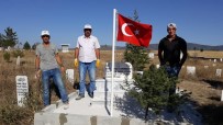 Şehit Mezarlarının Bakımı Yapıldı Bayrakları Değiştirildi Haberi