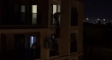 Sinir Krizi Geçirerek 5. Kattan Atlamaya Kalkan Kadını Alt Kattaki Genç Kurtardı