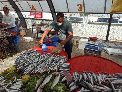 Şuhut'ta Tezgahlar Balıklarla Şenlendi