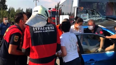 Araçta Sıkışan Kadını İtfaiye Kurtardı