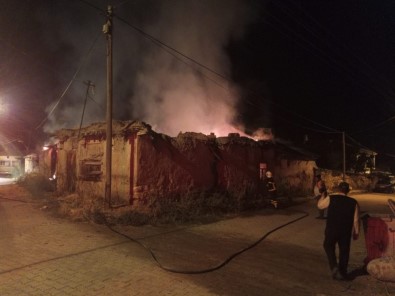 Şuhut'ta Çıkan Ev Yangını Paniğe Neden Oldu