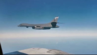 Rus Ve ABD Uçakları Uzak Doğu'da Karşı Karşıya Geldi
