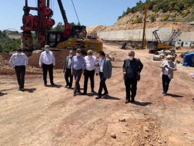 500 Milyon TL Bütçeli Kemer - Finike Bölünmüş Yolu 2022'De Hizmete Girecek