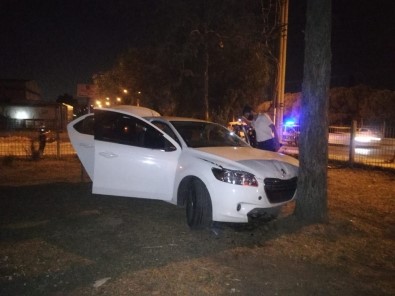 İzmir'de Vatandaşın 250 Bin Lirasını Gasp Ederek Kaçan Şahıslar Kaza Geçirdi