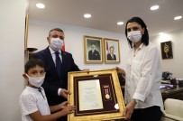 Devlet Övünç Madalyası Ve Beratı Şehidin Eşine Verildi