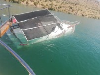 Halfeti'de Tur Teknesi Battı, Faciadan Dönüldü