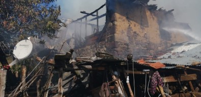 Simav'daki Yangında Bir Ev Kül Oldu