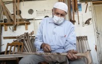 Yarım Asırdır Ceviz Ağaçlarını Sanat Eseri Bastonlara Dönüştürüyor