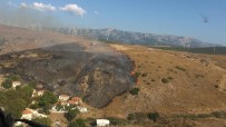 İzmir'de Otluk Alanda Çıkan Yangın Kontrol Altında