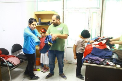 Hayırsever Esnaftan Giysi Yardımı