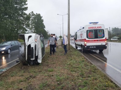 Samsun'da Kontrolü Kaybeden Sürücü Refüje Çıktı