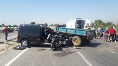 Alaşehir'de Trafik Kazası Açıklaması 2 Yaralı