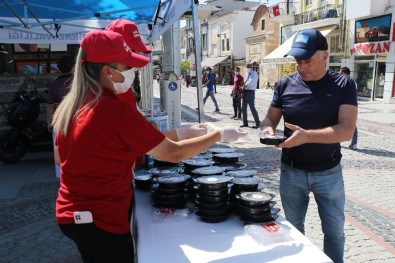 Edirne Valiliğinden Vatandaşlara Aşure İkramı