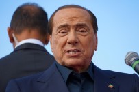 Eski İtalya Başbakanı Berlusconi Covid-19'A Yakalandı