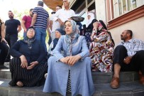 HDP Önünde Eylem Yapan Diyarbakır Annelerinin Belgeseli Çekildi