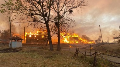 Kastamonu'da Orman Yangını 4 Ev Ve 4 Samanlığı Da Kül Etti