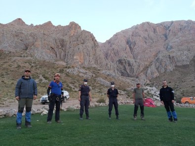 Rotasını Kaybettikten Sonra Mahsur Kalan Dağcı Kurtarıldı