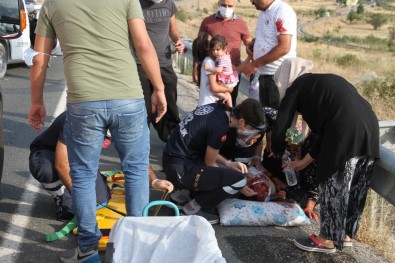 Erzincan'da Trafik Kazası Açıklaması 1'İ Ağır, 5'İ Çocuk 7 Yaralı