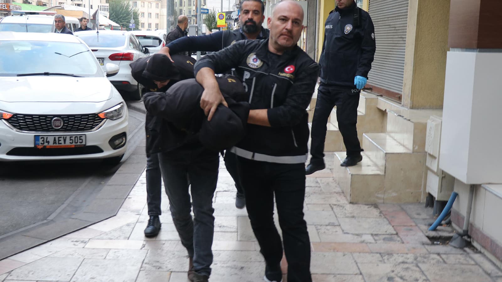 İstanbul’da 4 ilçede uyuşturucu baskını!