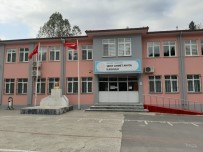 Öğrenciler Uzun Bir Aradan Sonra Öğretmenleriyle 'Yüz Yüze' Geliyor