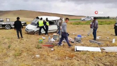 Afyonkarahisar'da İnşaat İşçilerini Taşıyan Minibüs Devrildi Açıklaması 7 Yaralı