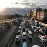 E-5'Te Okulların Açıldığı İlk Gün Trafik Yoğunluğu Oluştu