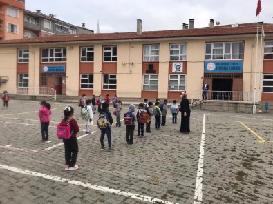 Tosya'da 900 Öğrenci, Yüz Yüze Eğitime Başladı