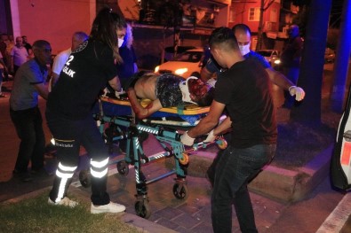 Adana'da Motosiklet Refüje Çarptı Açıklaması 2 Yaralı