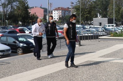 Bolu'da Otomobilin Bagajında 3,5 Kilo Esrar Yakalandı Açıklaması 1 Gözaltı