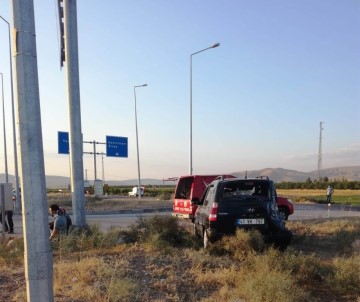 Malatya'da Kamyon İle Otomobil Çarpıştı Açıklaması 6 Yaralı