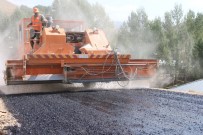 Erciş'te 13,5 Kilometrelik Grup Mahalle Yolunda Asfalt Çalışması